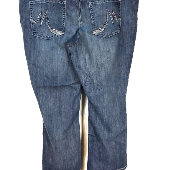 Maurices boot cut ( short) - Picture 5 of 7